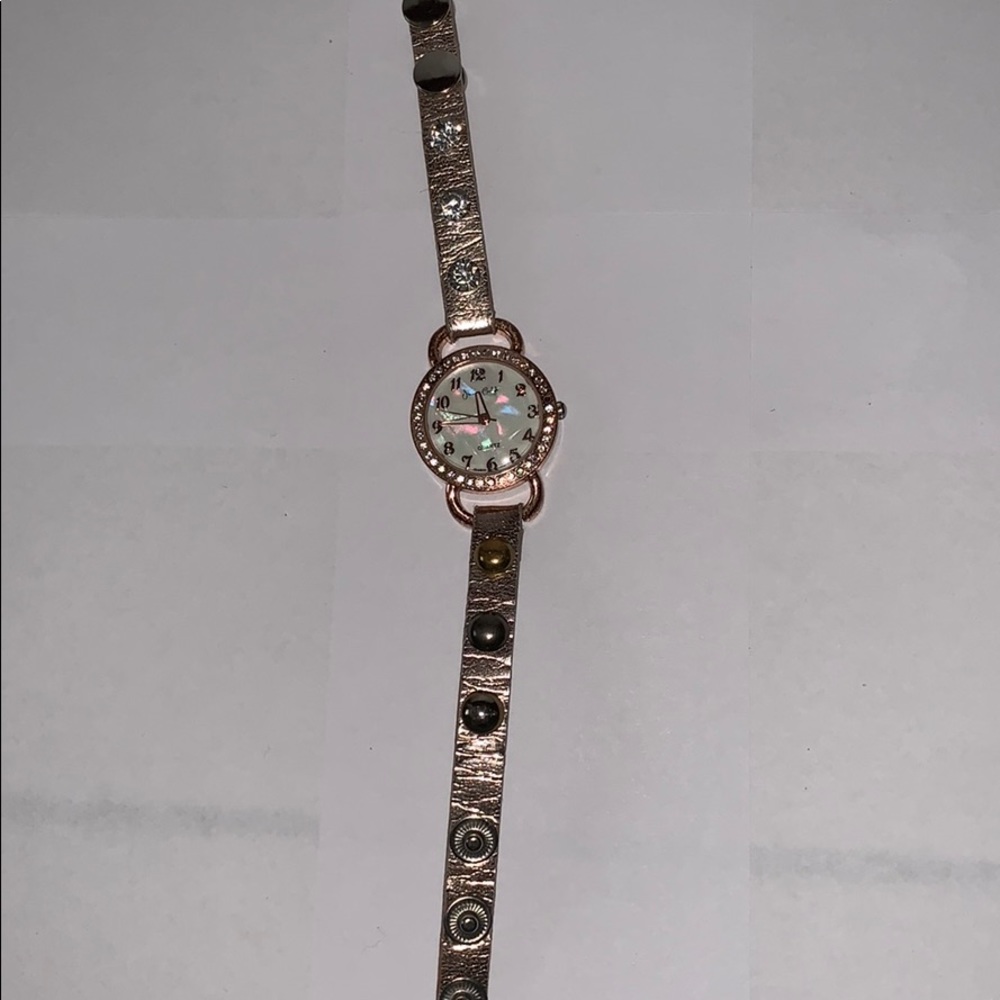 Women’s watch | “diamond” studs | needs a battery
